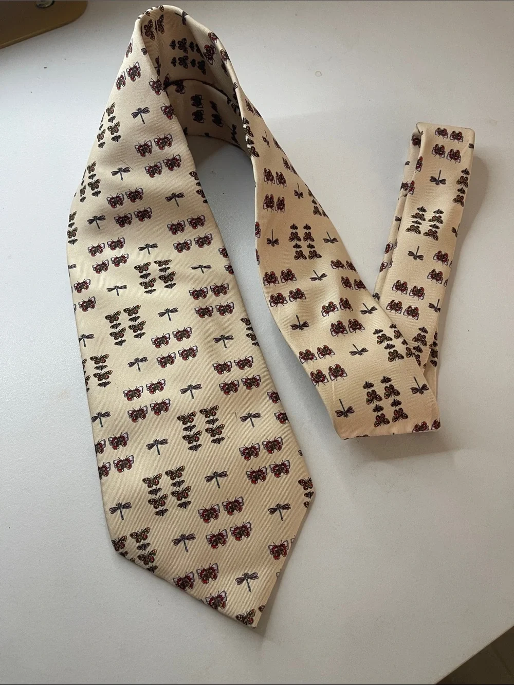 Gucci Cream Silk Tie with Burgundy and Black Motif
